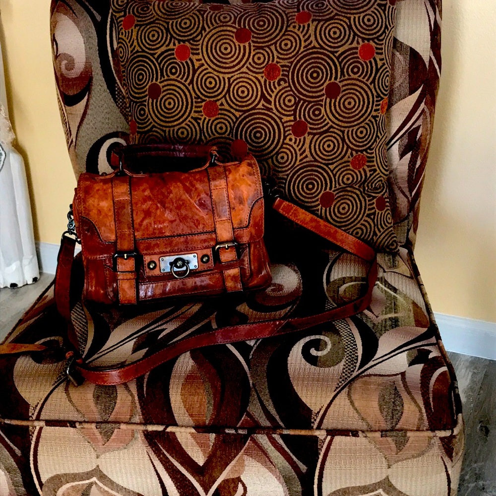 Leather Frye purse with matching wallet very good condition, beautiful patina.